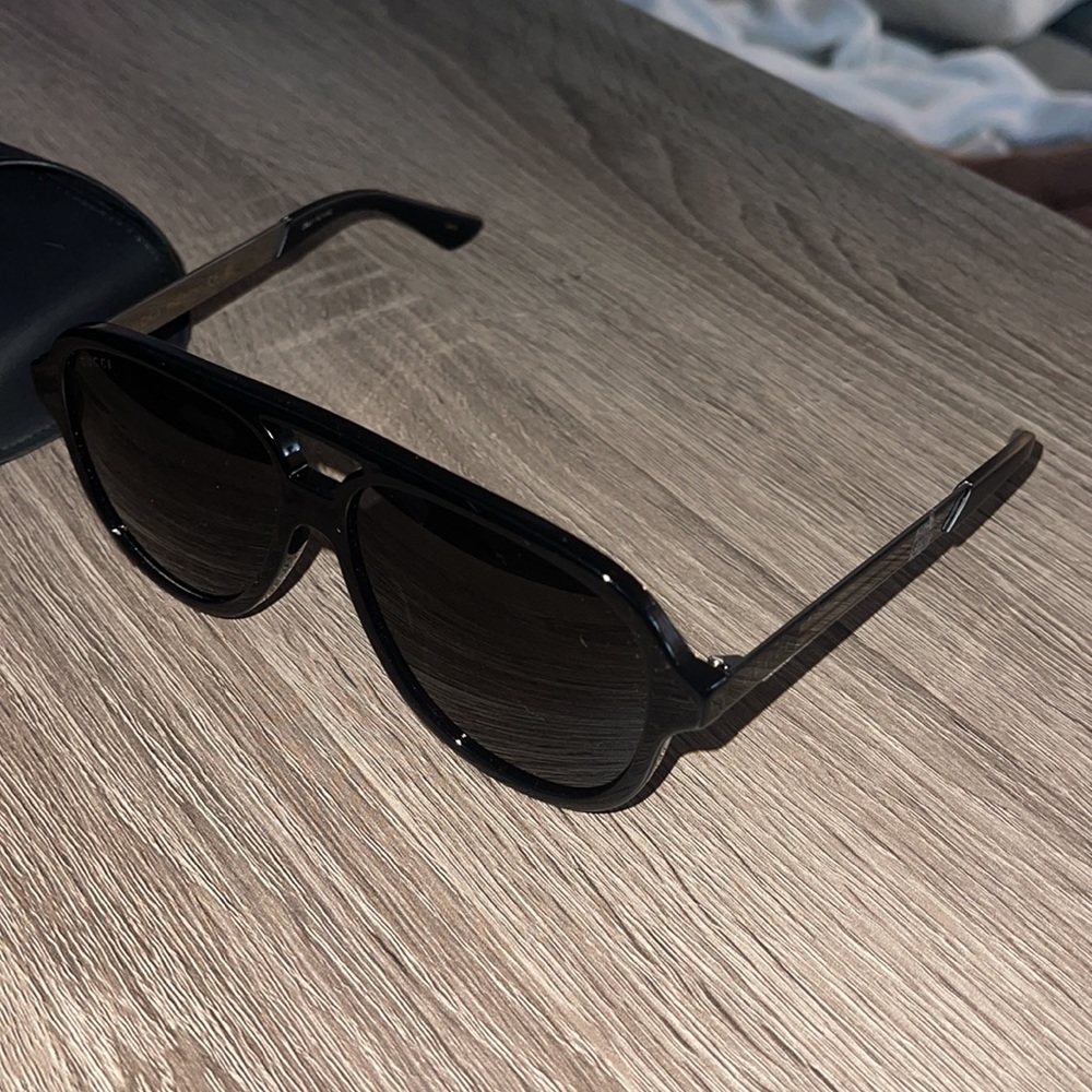 Like new mens gucci aviator sunglasses - Picture 2 of 5